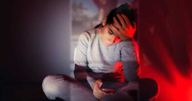 近々スマホ依存症が増えてる！スマホ依存になるとどうなるのか。