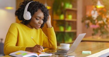 音楽を聞きながら勉強をする人へ！もしかしたらそれ効率下げてるだけかも！